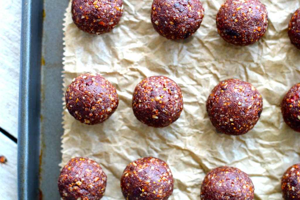 energy-balls-birdseye