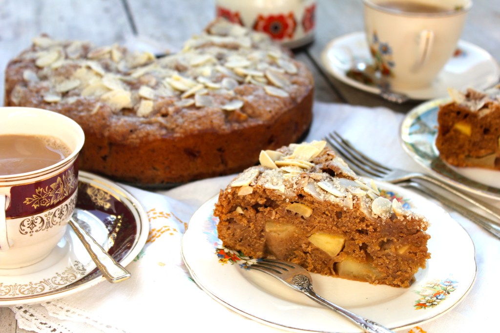 chai-spice-apple-cake