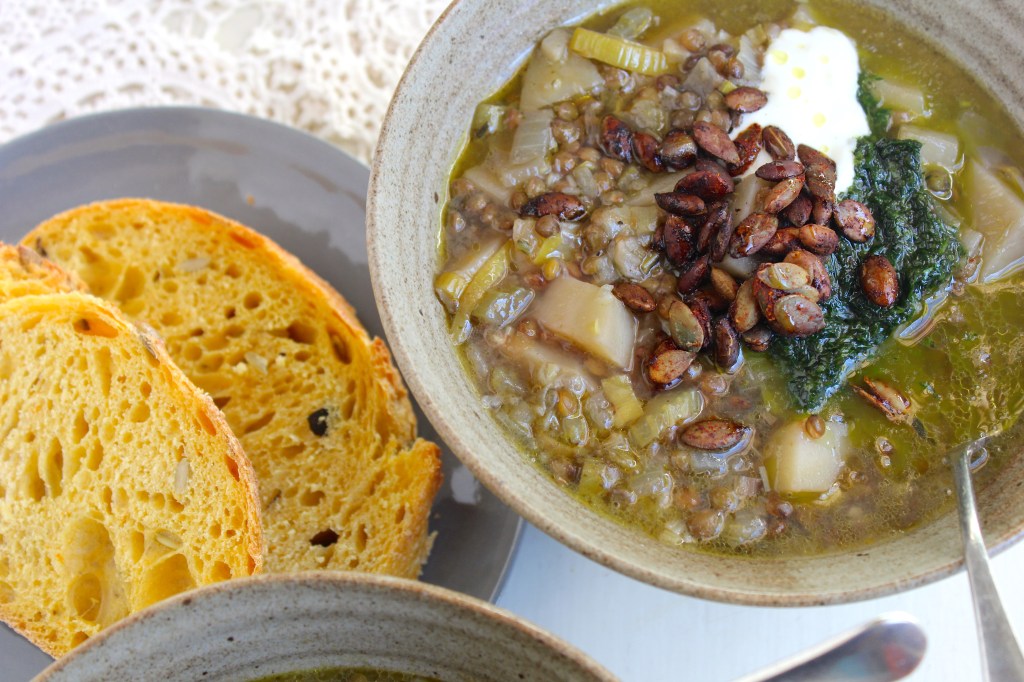 lemon-lentil-soup-bread