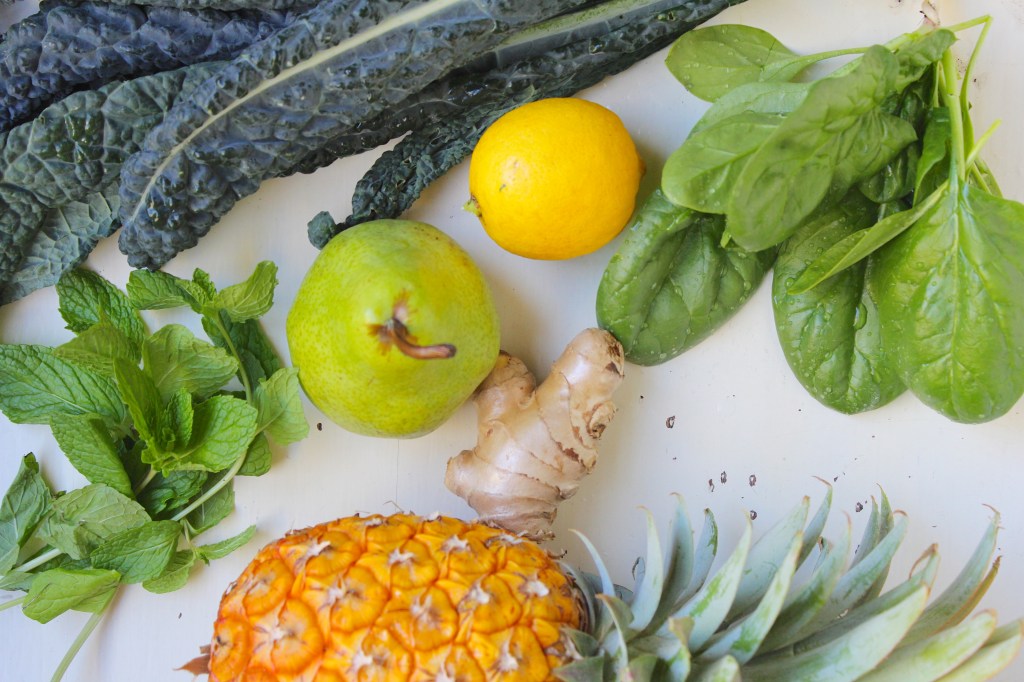 green-smoothie-fruits