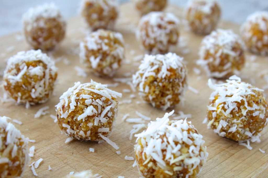 raw-apricot-coconut-tangerine-energy-balls-closeup