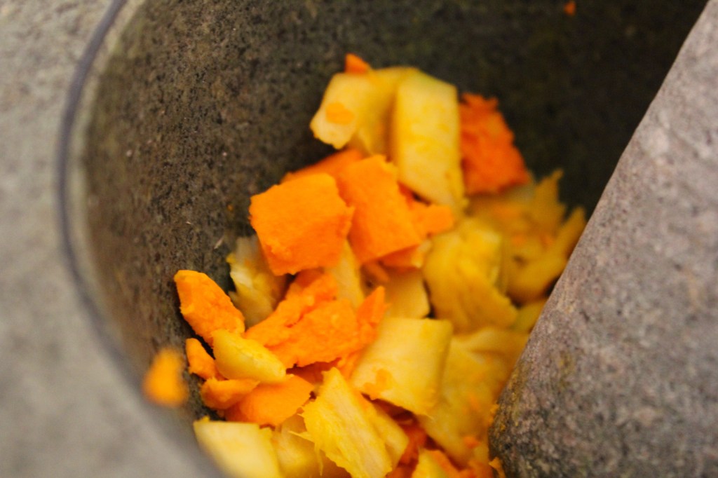 turmeric-ginger-juice-mortar-pestle-closeup