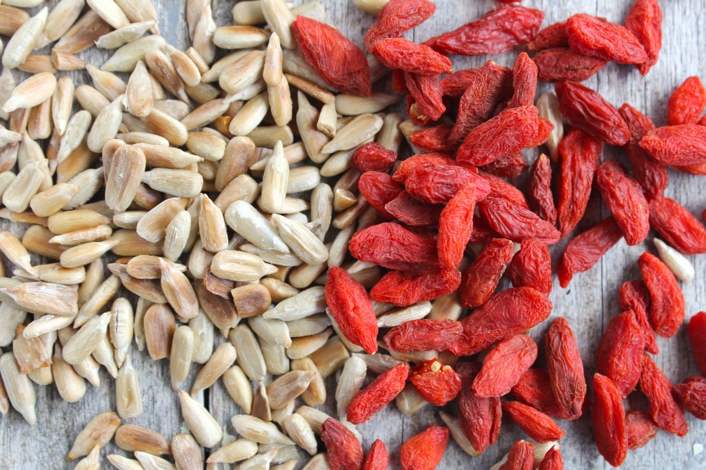 autumn-salad-sunflower-seeds-goji-berries