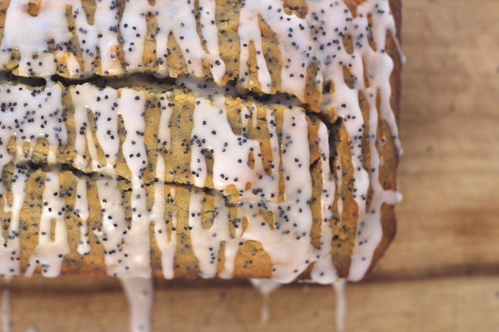 grapefruit-poppyseed-cake-icing-closeup