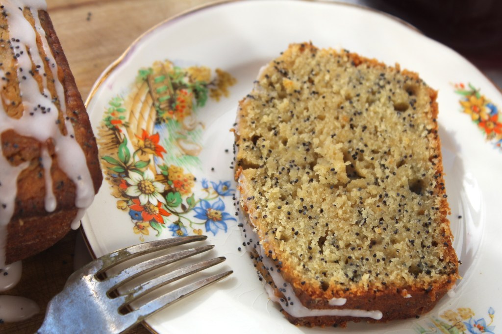 grapefruit-poppyseed-cake-slice-closeup
