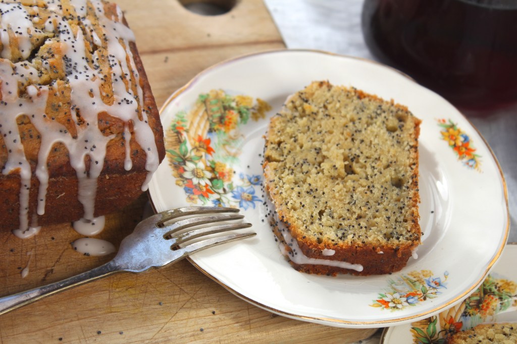 grapefruit-poppyseed-cake-slice
