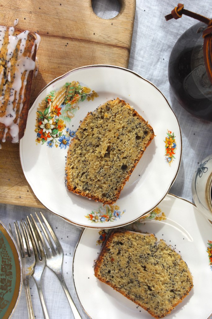 grapefruit-poppyseed-cake-table