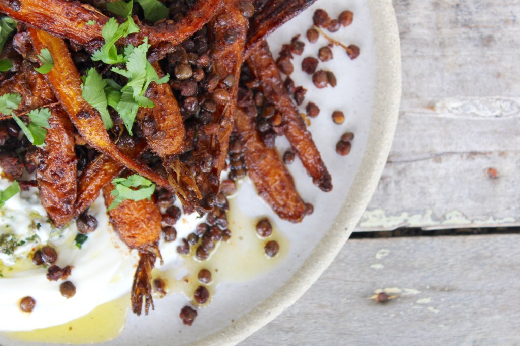 roasted-carrots-crispy-lentils-spicy-yoghurt-II