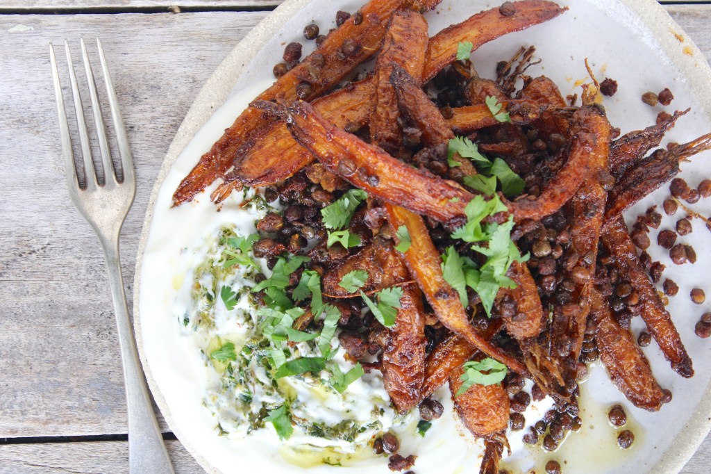 roasted-carrots-crispy-lentils-spicy-yoghurt-III