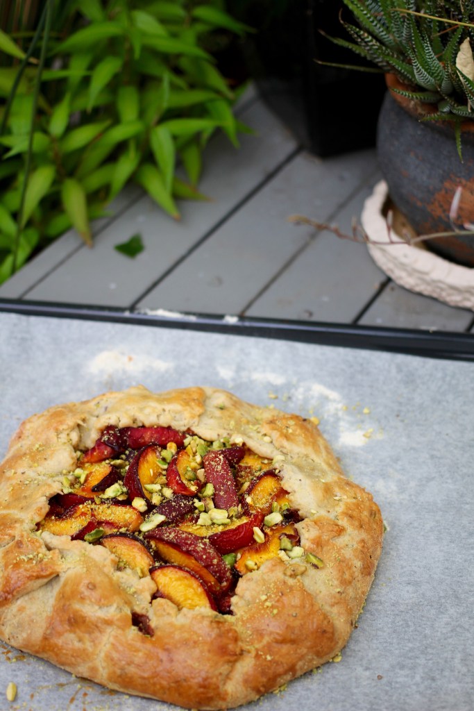 peach-galette-leaves